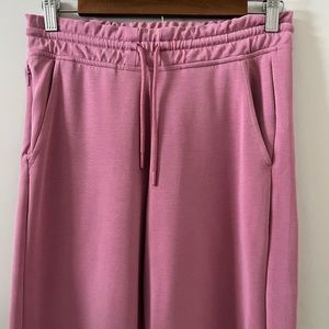 Athleta Seasoft Straight Capri Pant In Pink Size XS